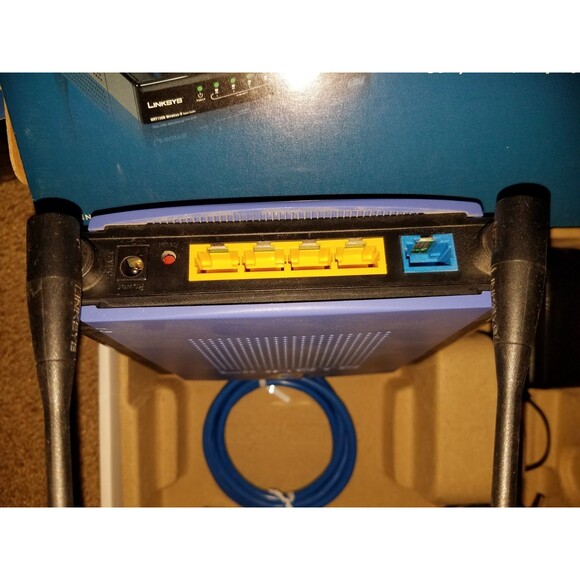 Linksys WRT150N Wireless-N Router 3x RangeMark 9x SpeedMark Cisco Home Network - Picture 3 of 4